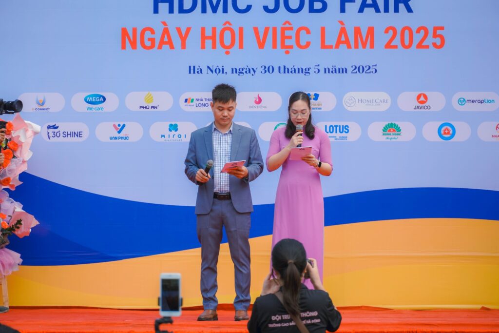 3.Home-Care-hop-cung-truong-cao-dang-y-te-ha-dong-tai-ngay-hoi-viec-lam-2025 (9)