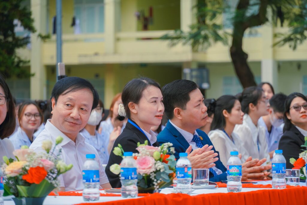 3.Home-Care-hop-cung-truong-cao-dang-y-te-ha-dong-tai-ngay-hoi-viec-lam-2025 (9)